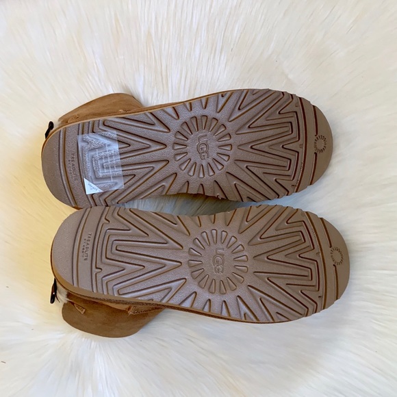 UGG Chestnut Mini Bailey Brooch Boots - Picture 7 of 8
